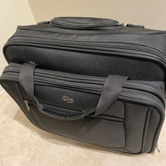 Black Laptop Bag with Durable Fabric and Multiple Compartments